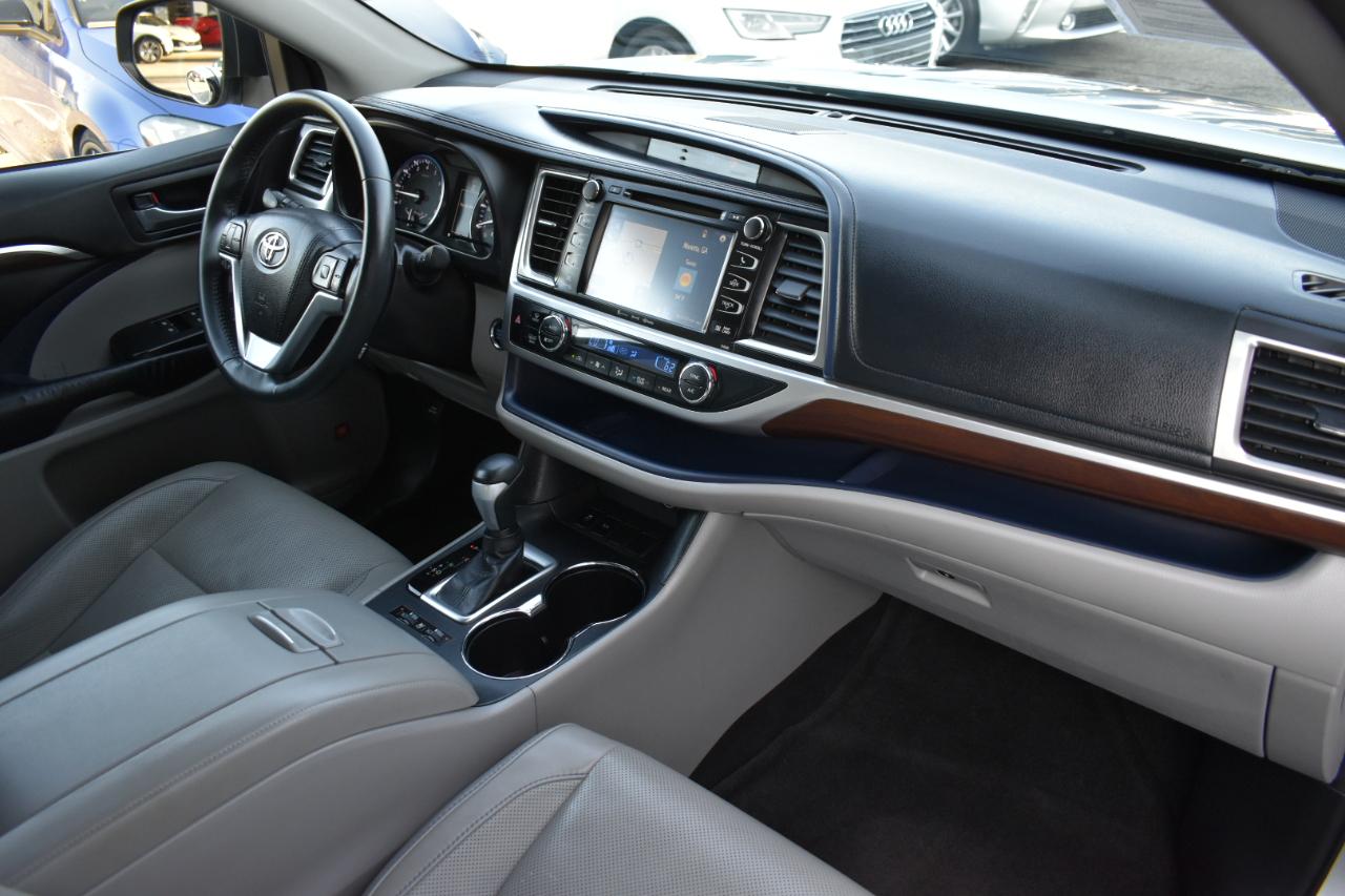 Toyota Highlander Limited FWD V6 2016