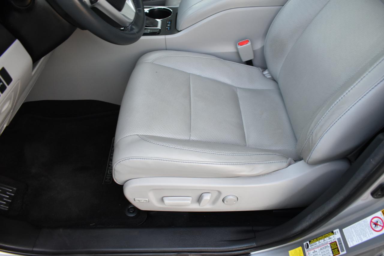 Toyota Highlander Limited FWD V6 2016