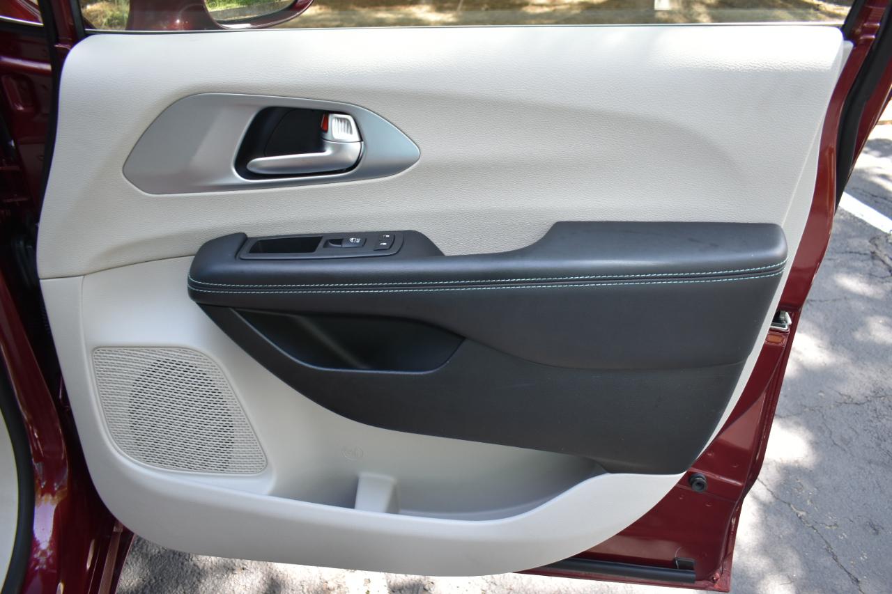 Chrysler Pacifica Hybrid Touring L 2018