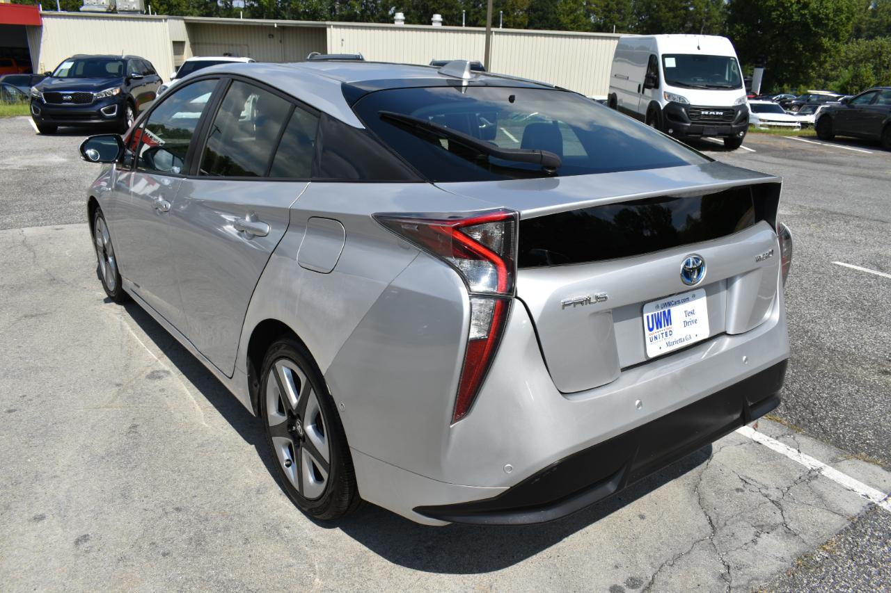 Toyota Prius Two Eco 2016