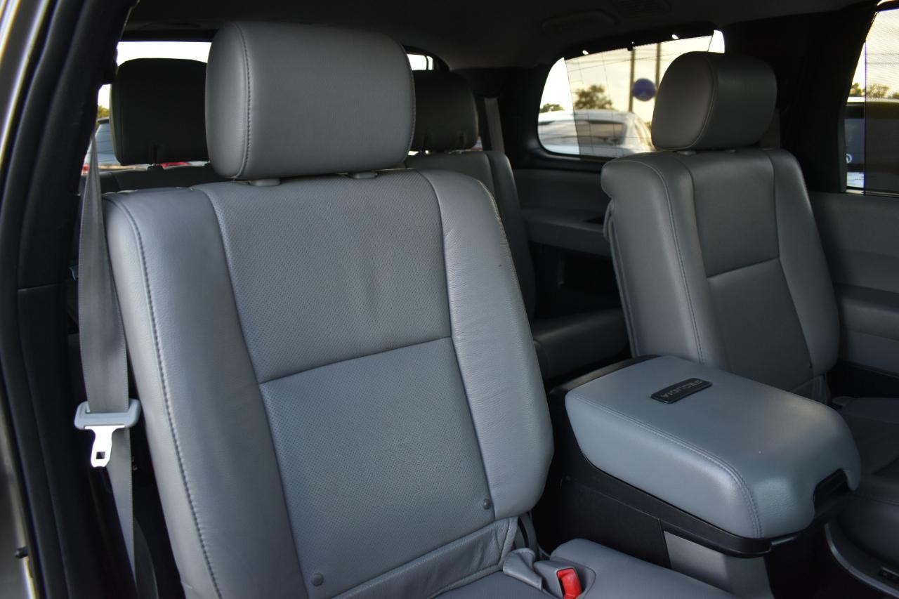 Toyota Sequoia Plantium 2WD 2014