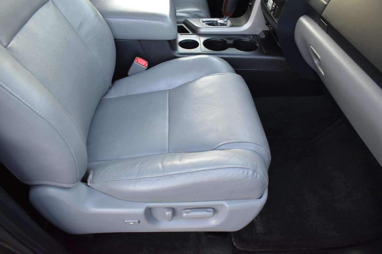 Toyota Sequoia Plantium 2WD 2014
