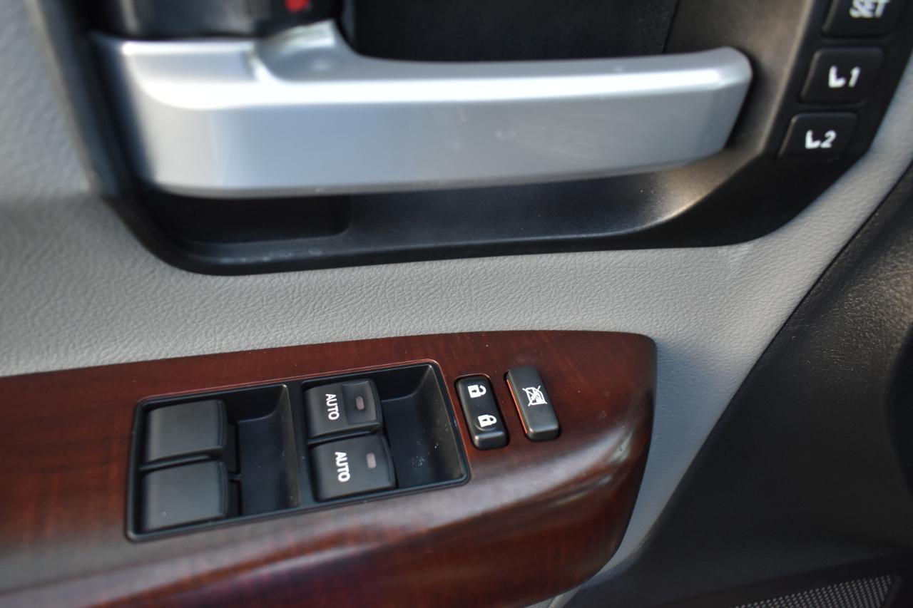 Toyota Sequoia Plantium 2WD 2014