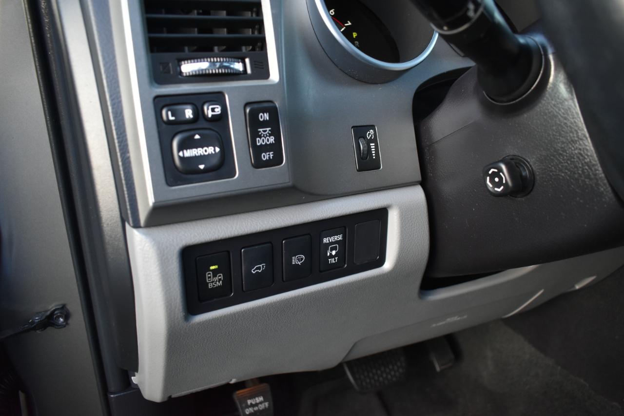 Toyota Sequoia Plantium 2WD 2014