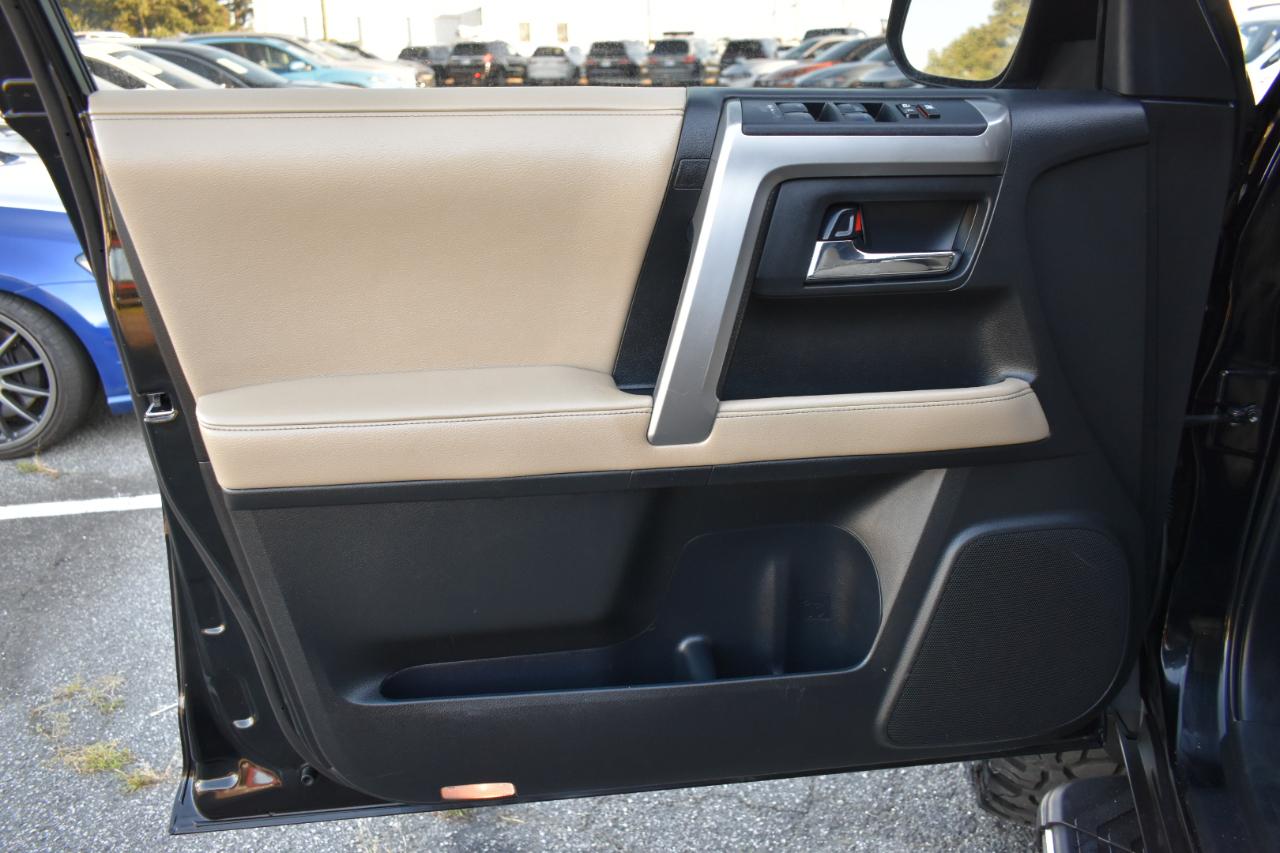 Toyota 4Runner SR5 V6 2WD 2017