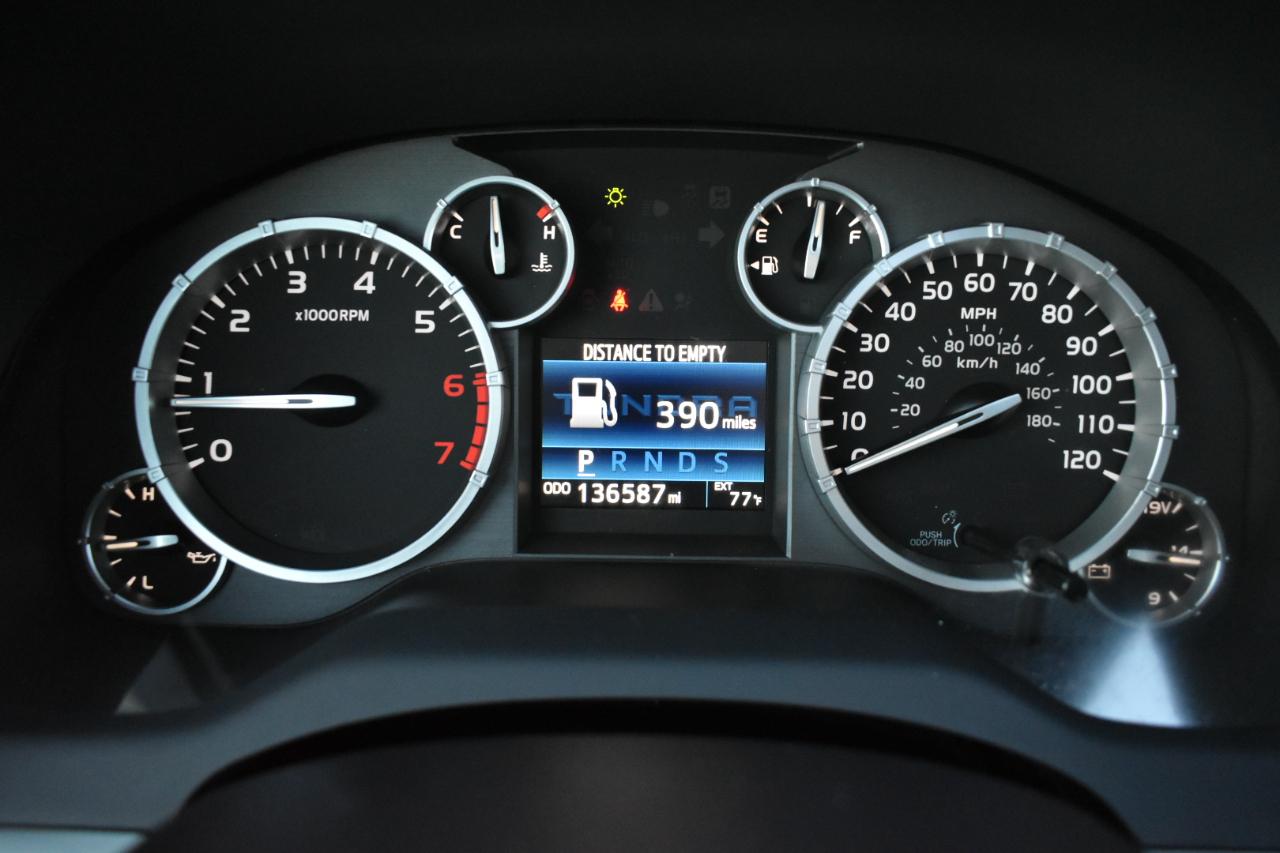 Toyota Tundra Platinum CrewMax 5.7L FFV 2WD 2016