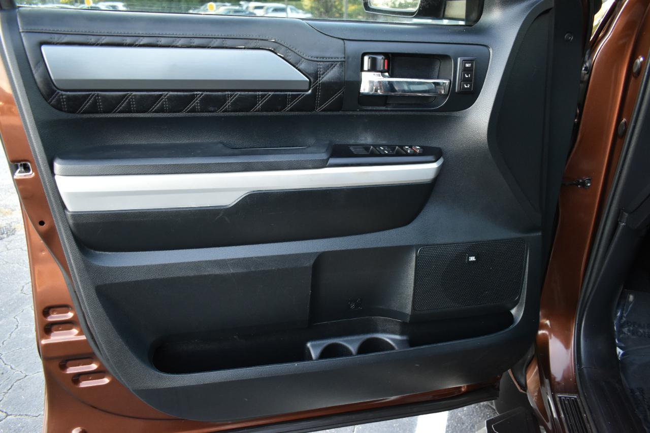 Toyota Tundra Platinum CrewMax 5.7L FFV 2WD 2016