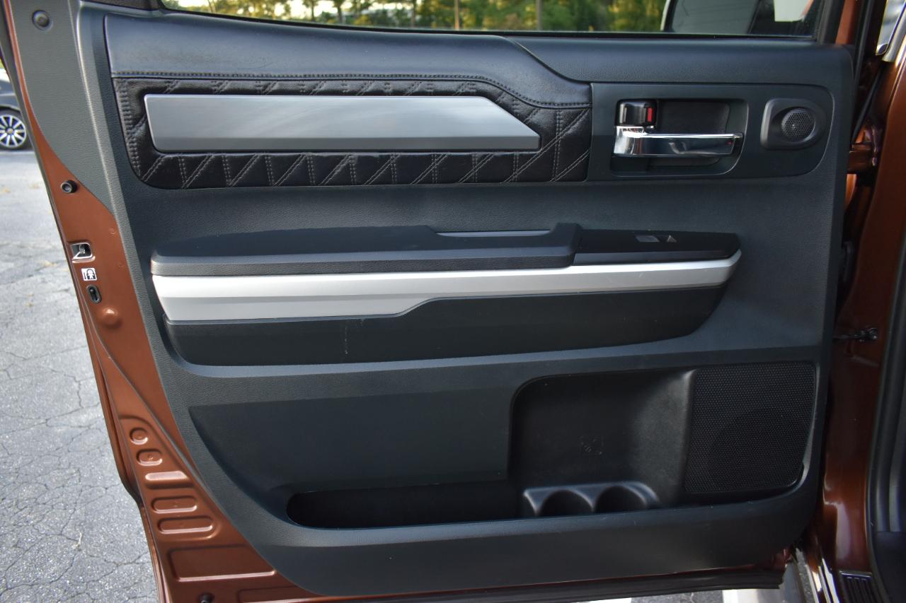 Toyota Tundra Platinum CrewMax 5.7L FFV 2WD 2016