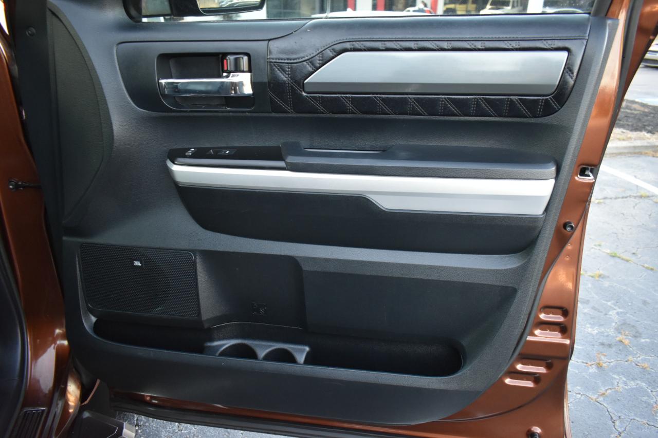 Toyota Tundra Platinum CrewMax 5.7L FFV 2WD 2016
