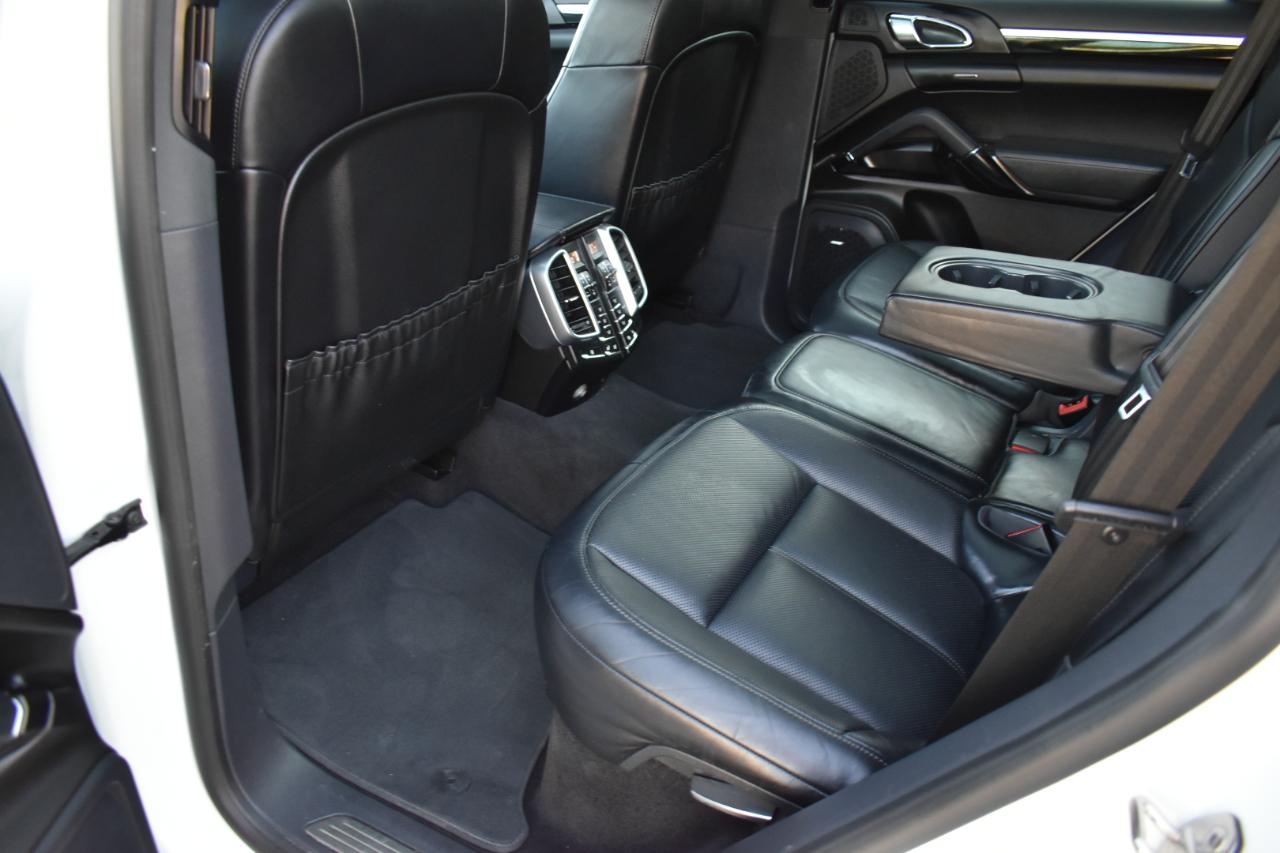 Porsche Cayenne Platinum Edition AWD 2017