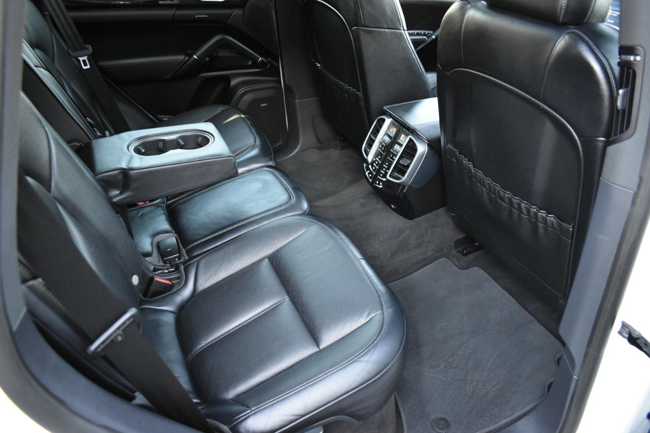 Porsche Cayenne Platinum Edition AWD 2017