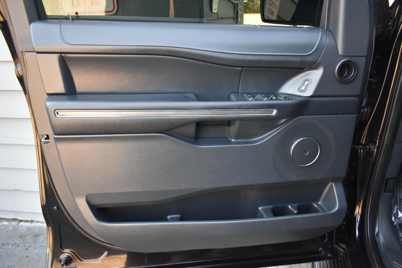 Ford Expedition Max XLT 4D SUV RWD 2022