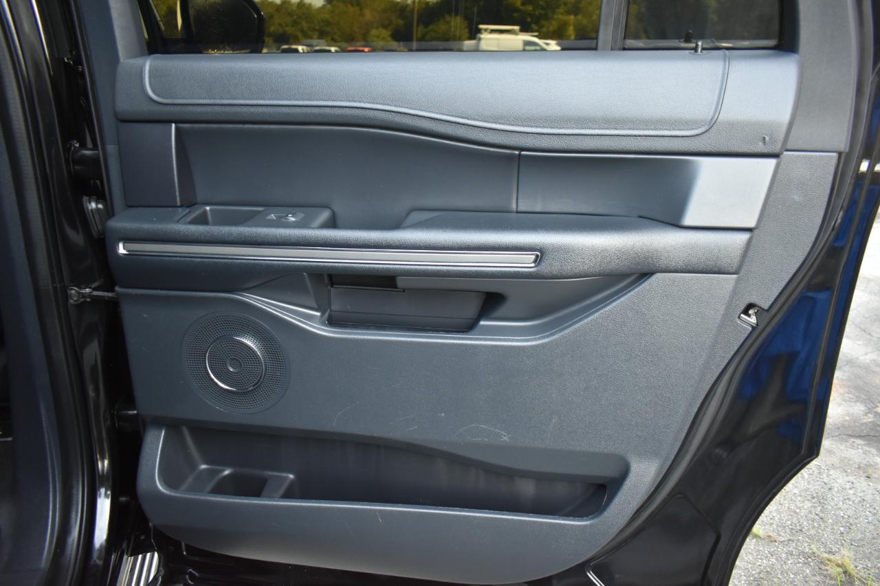 Ford Expedition Max XLT 4D SUV RWD 2022