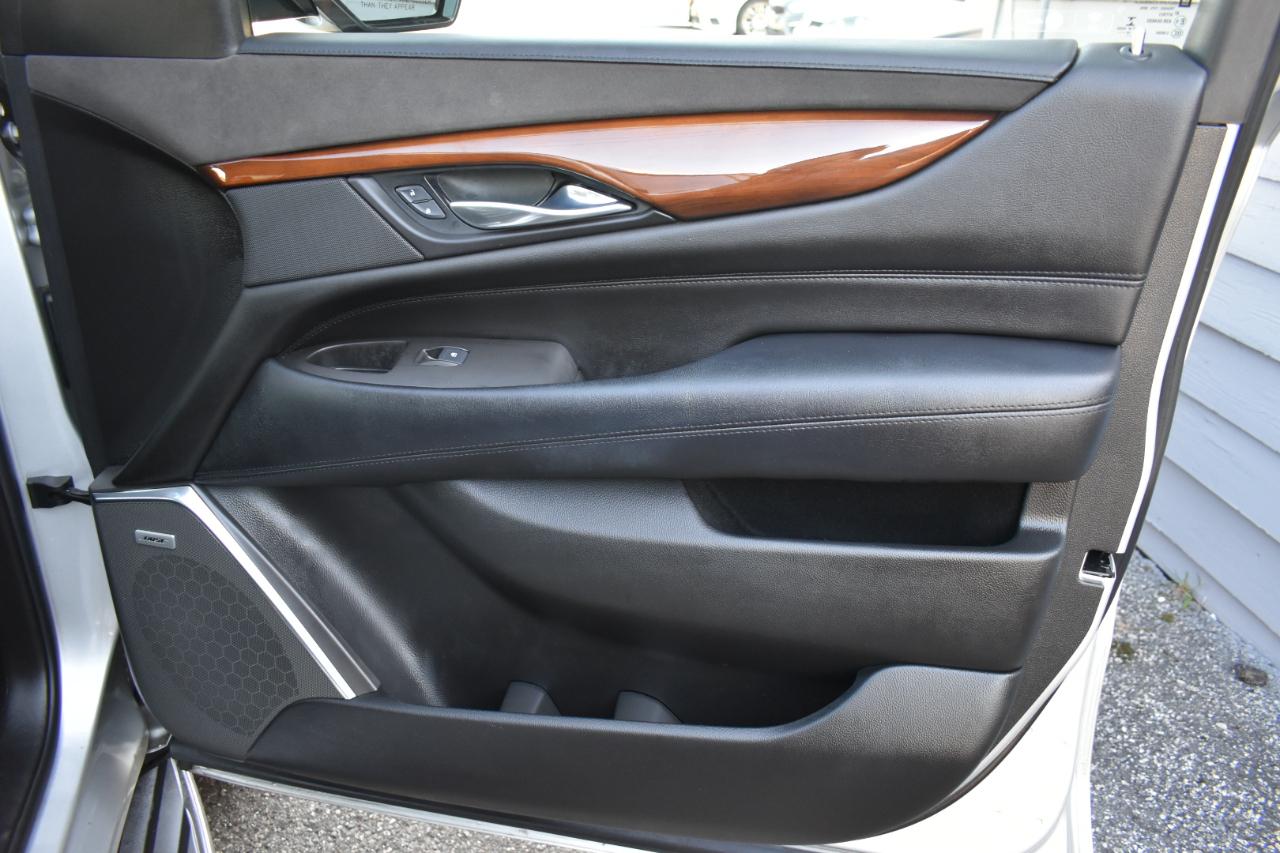 Cadillac Escalade Luxury 4WD 2016