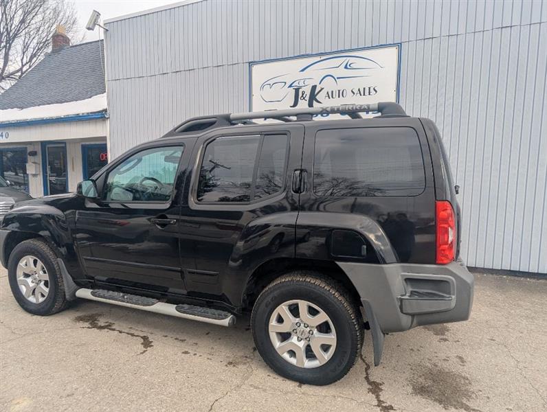 2010 Nissan Xterra SE's photo