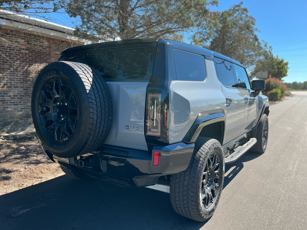 GMC HUMMER EV SUV 2X 2025