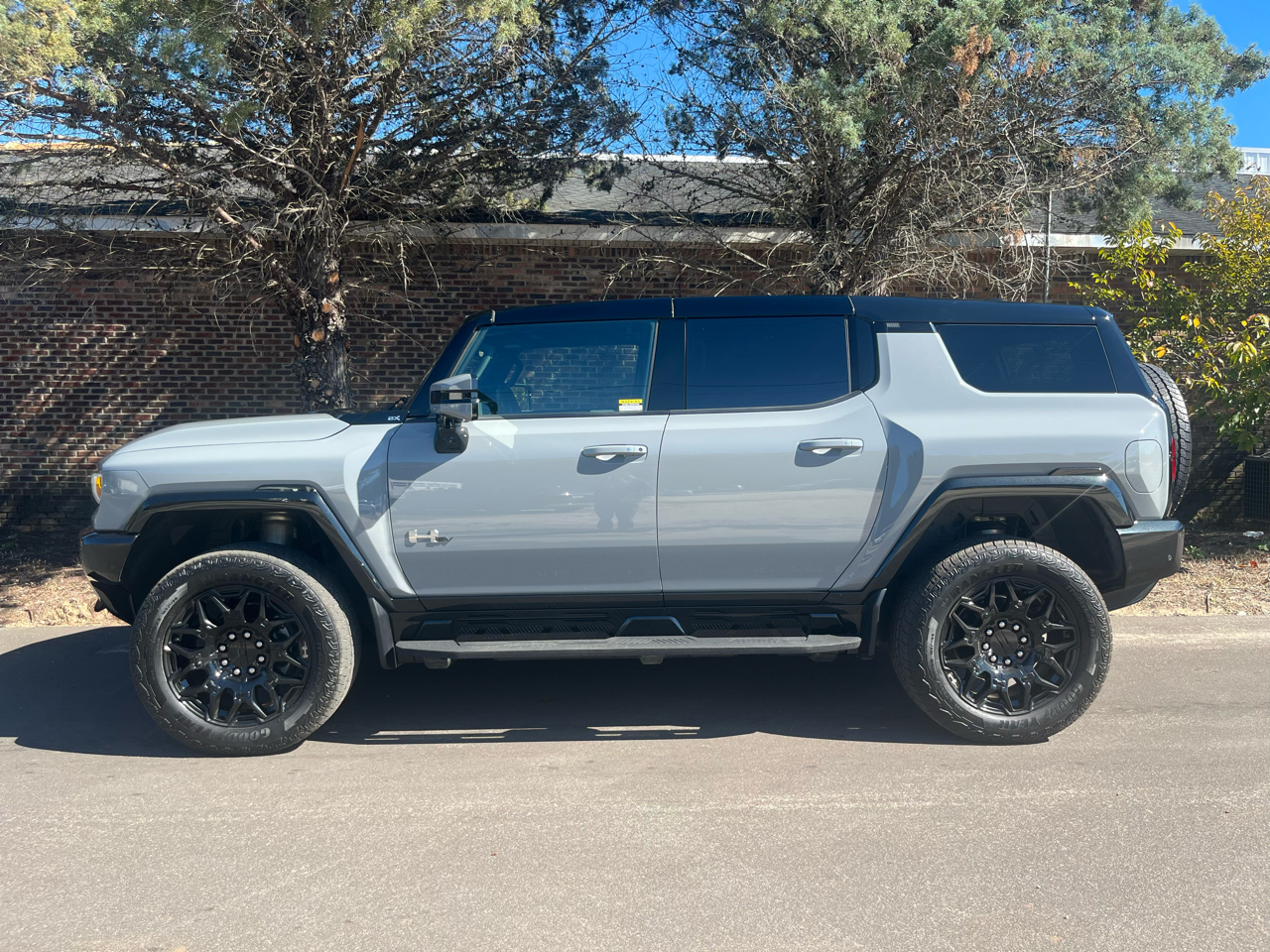 GMC HUMMER EV SUV 2X 2025