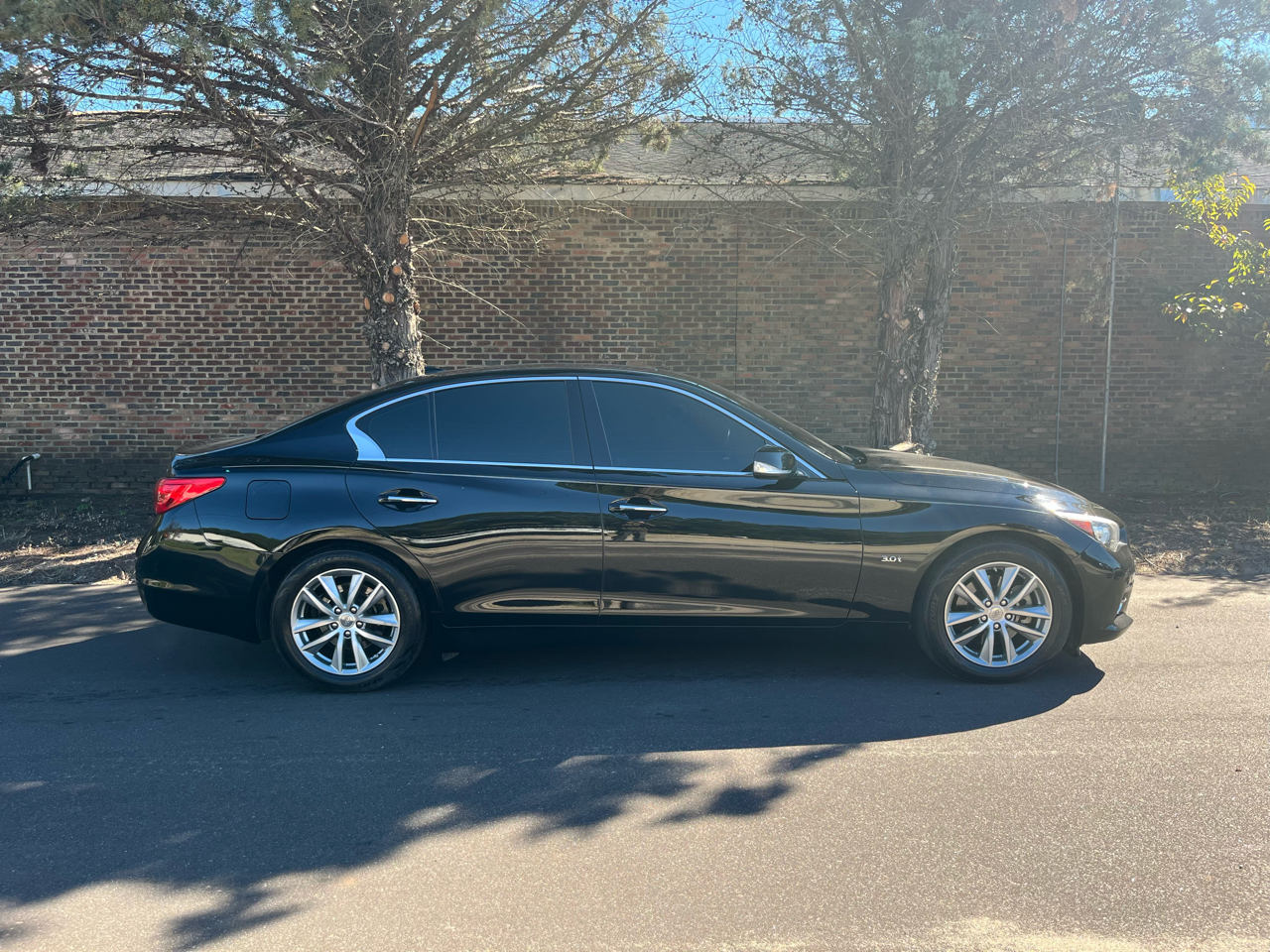 2016 INFINITI Q50 Premium's photo