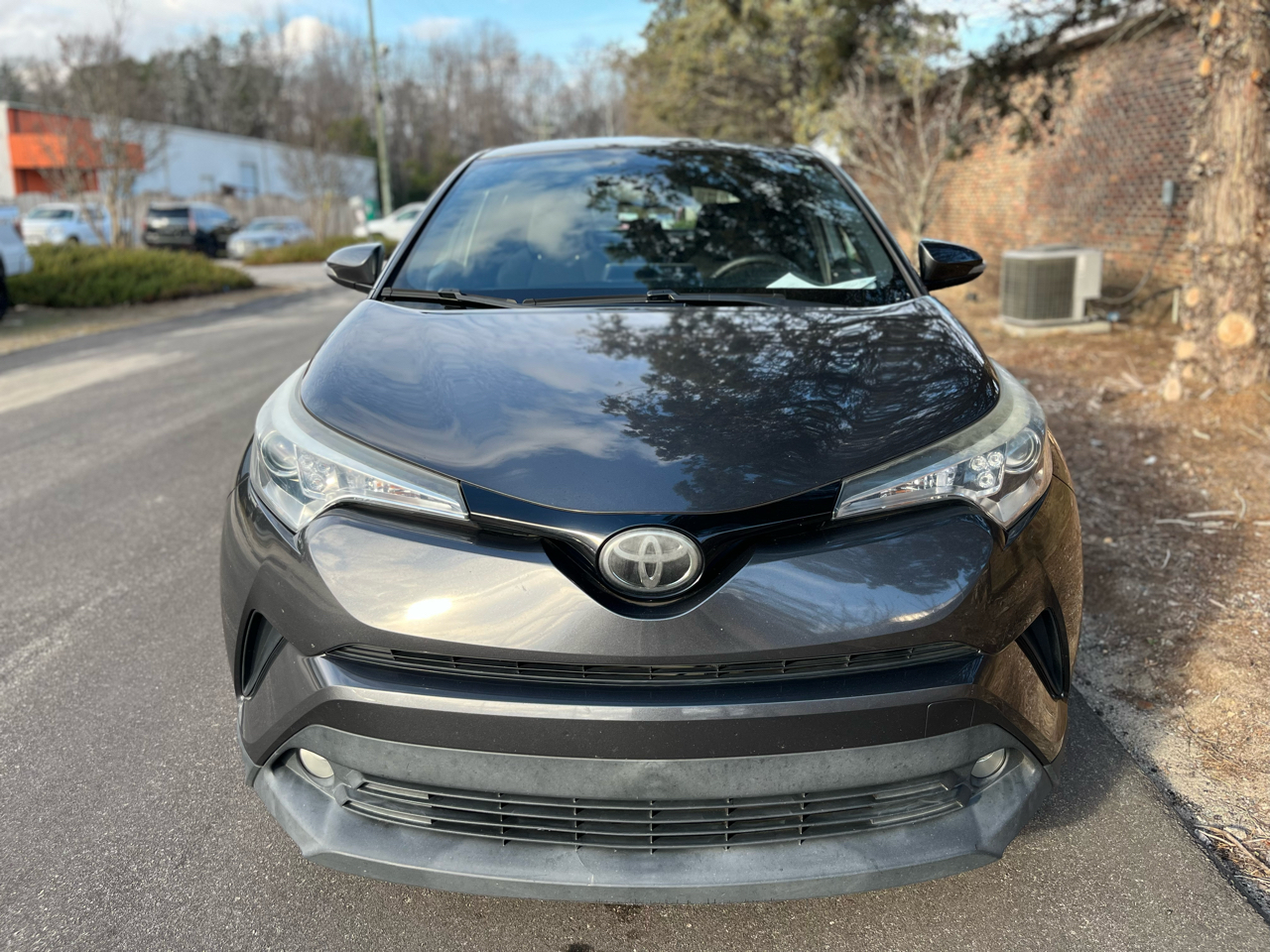 2018 Toyota C-HR XLE Premium's photo