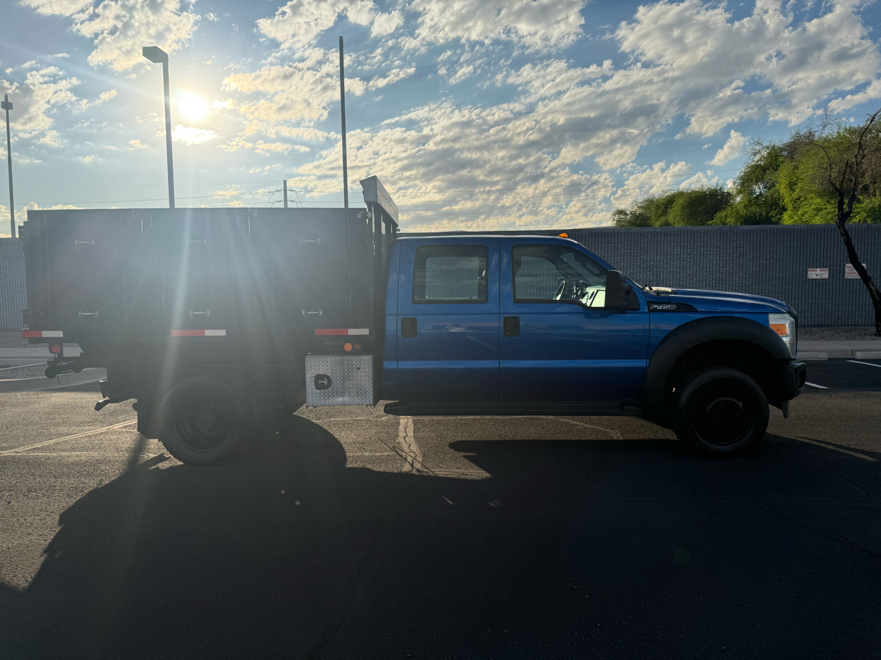 Ford F-450 SD Crew Cab DRW 2WD 2016 Ford F-450 SD Crew Cab DRW 2WD 2016