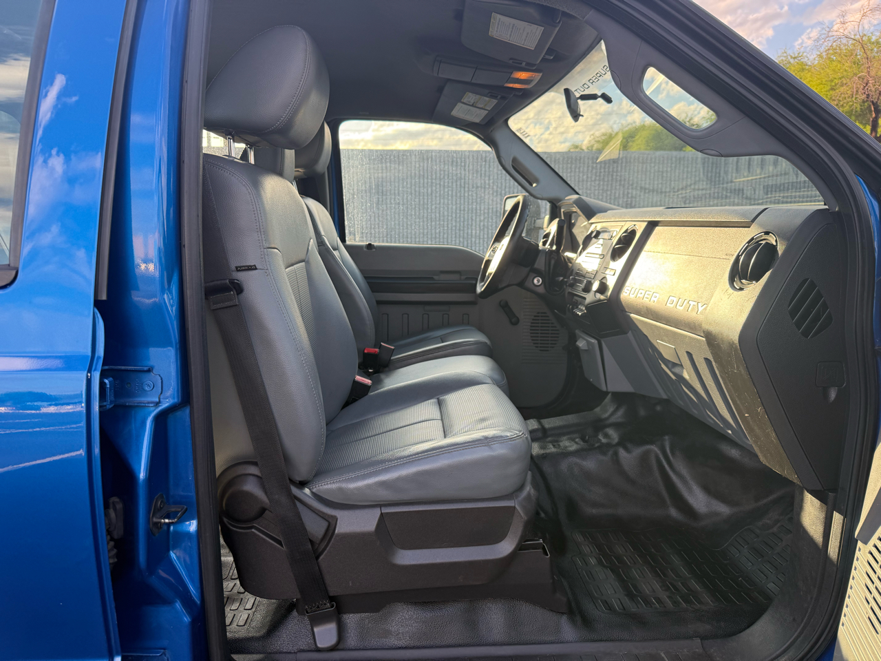Ford F-450 SD Crew Cab DRW 2WD 2016 Ford F-450 SD Crew Cab DRW 2WD 2016