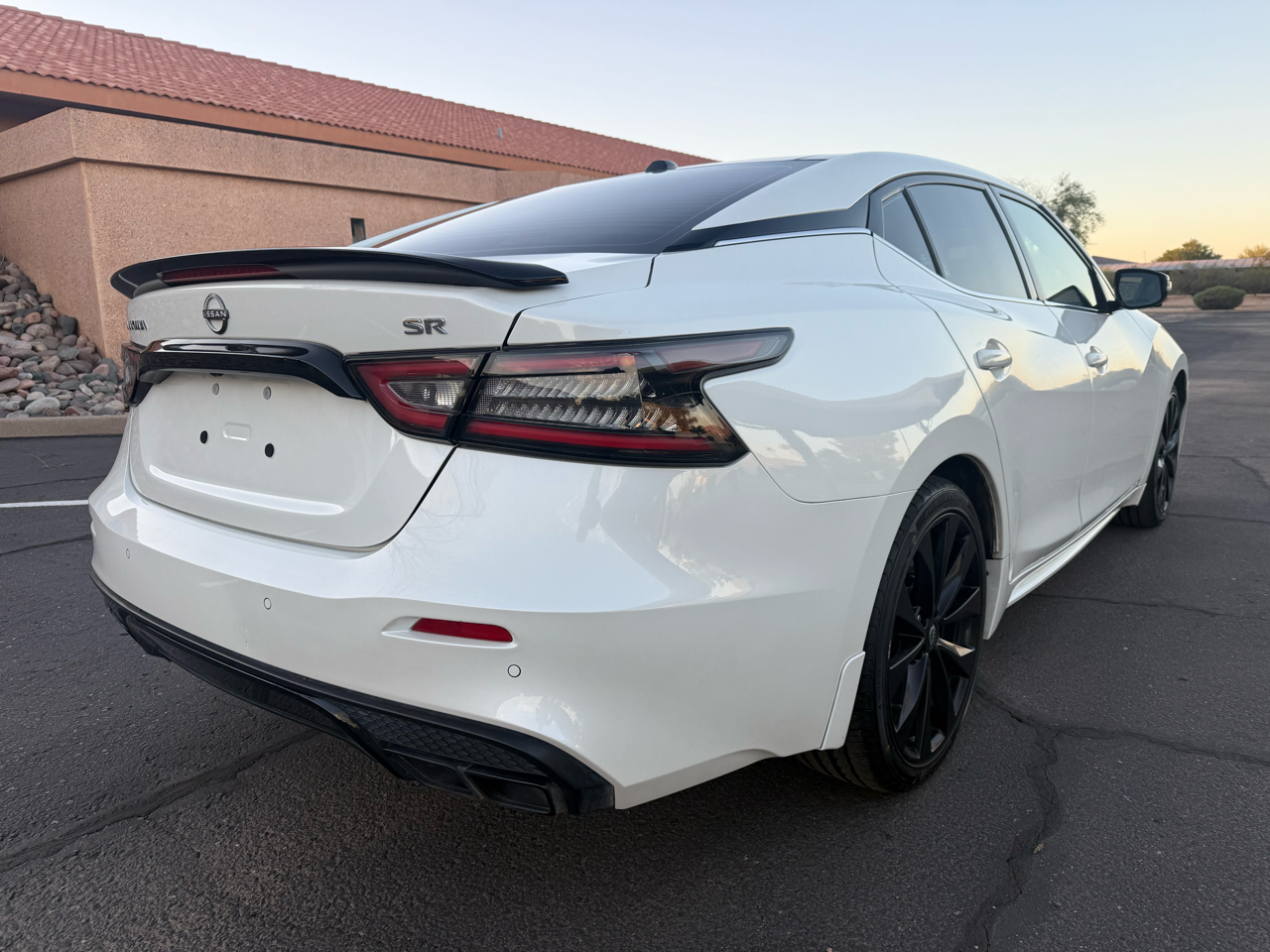 2023 Nissan Maxima SR photo 3