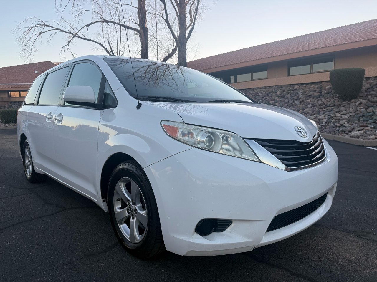 Toyota Sienna LE FWD 8-Passenger V6 2014