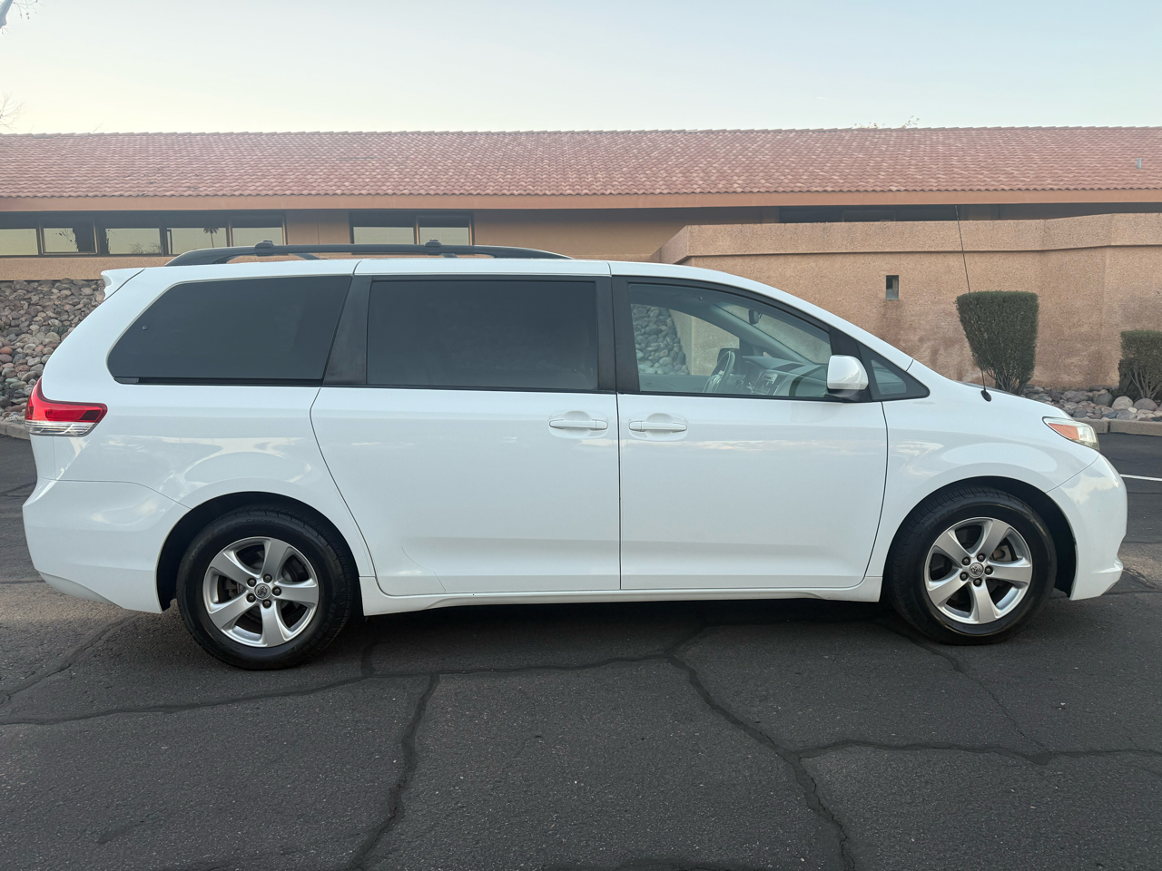 Toyota Sienna LE FWD 8-Passenger V6 2014
