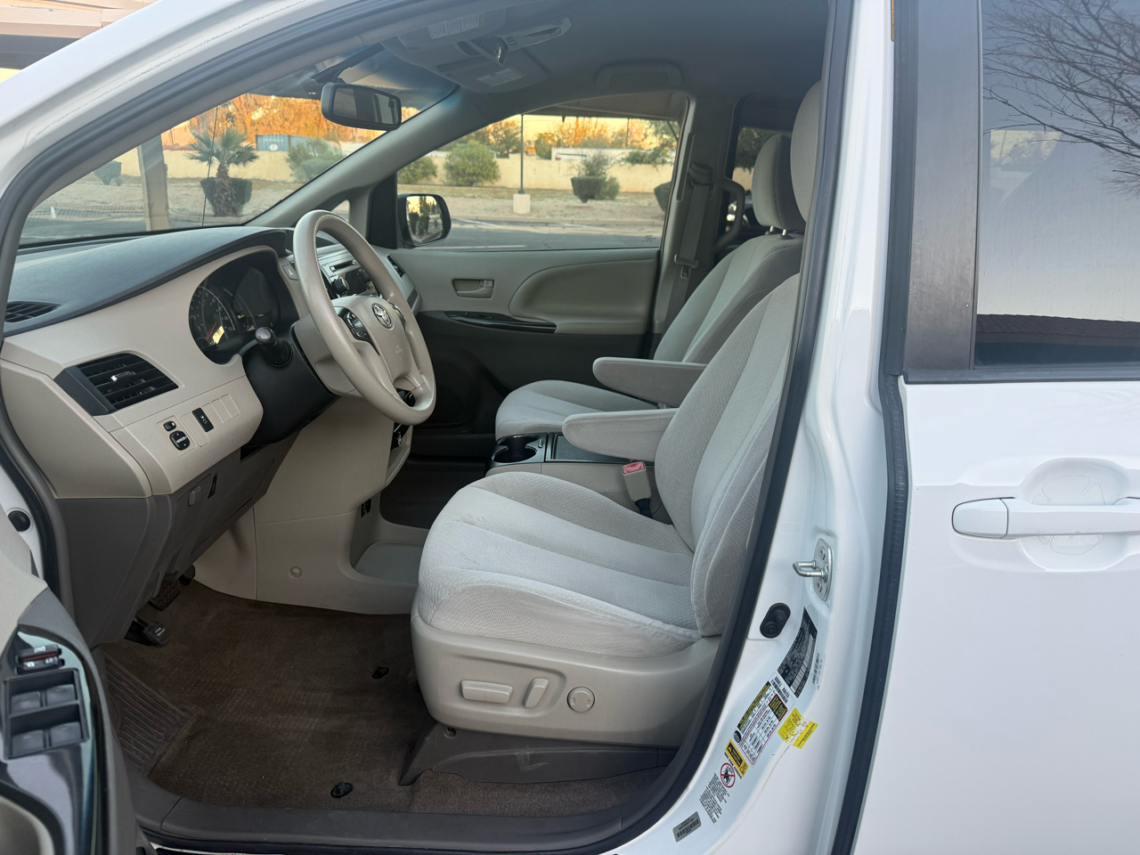 Toyota Sienna LE FWD 8-Passenger V6 2014