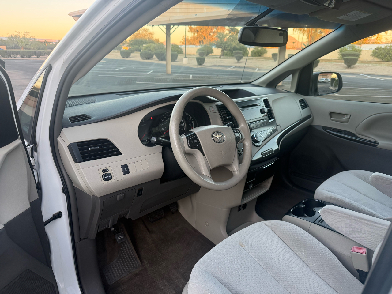 Toyota Sienna LE FWD 8-Passenger V6 2014