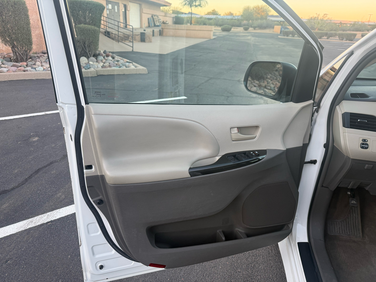 Toyota Sienna LE FWD 8-Passenger V6 2014