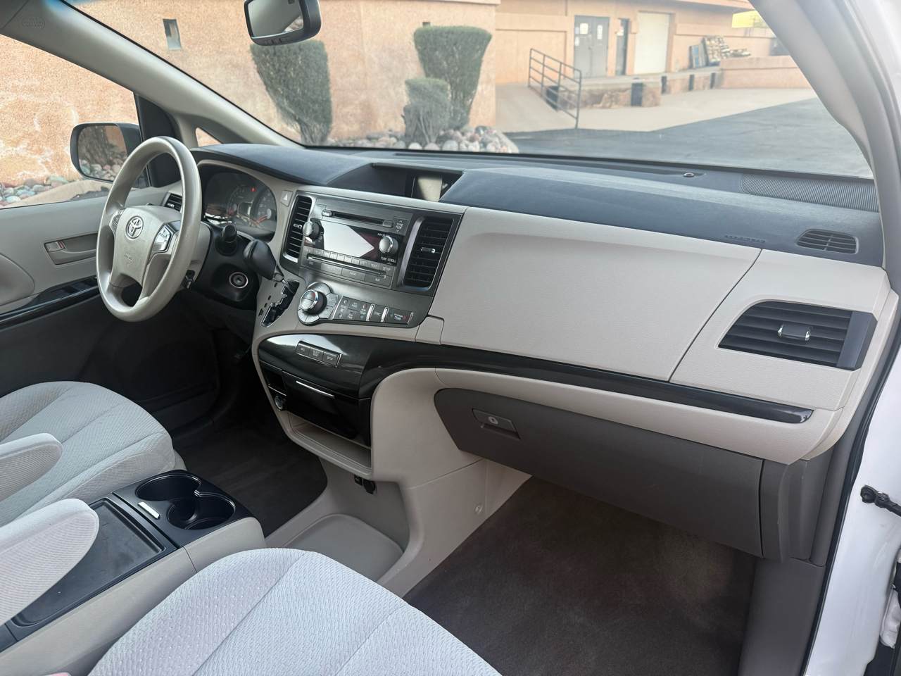 Toyota Sienna LE FWD 8-Passenger V6 2014