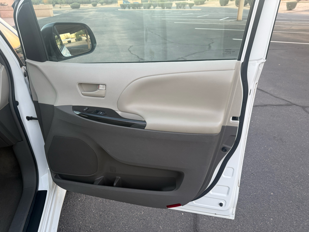 Toyota Sienna LE FWD 8-Passenger V6 2014