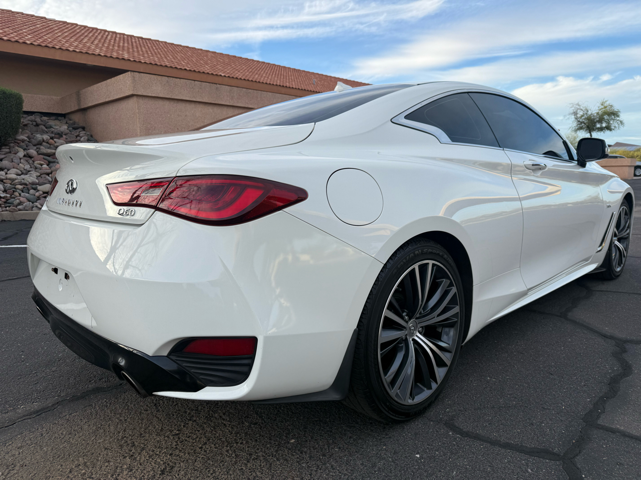 Infiniti Q60 3.0t LUXE AWD 2018