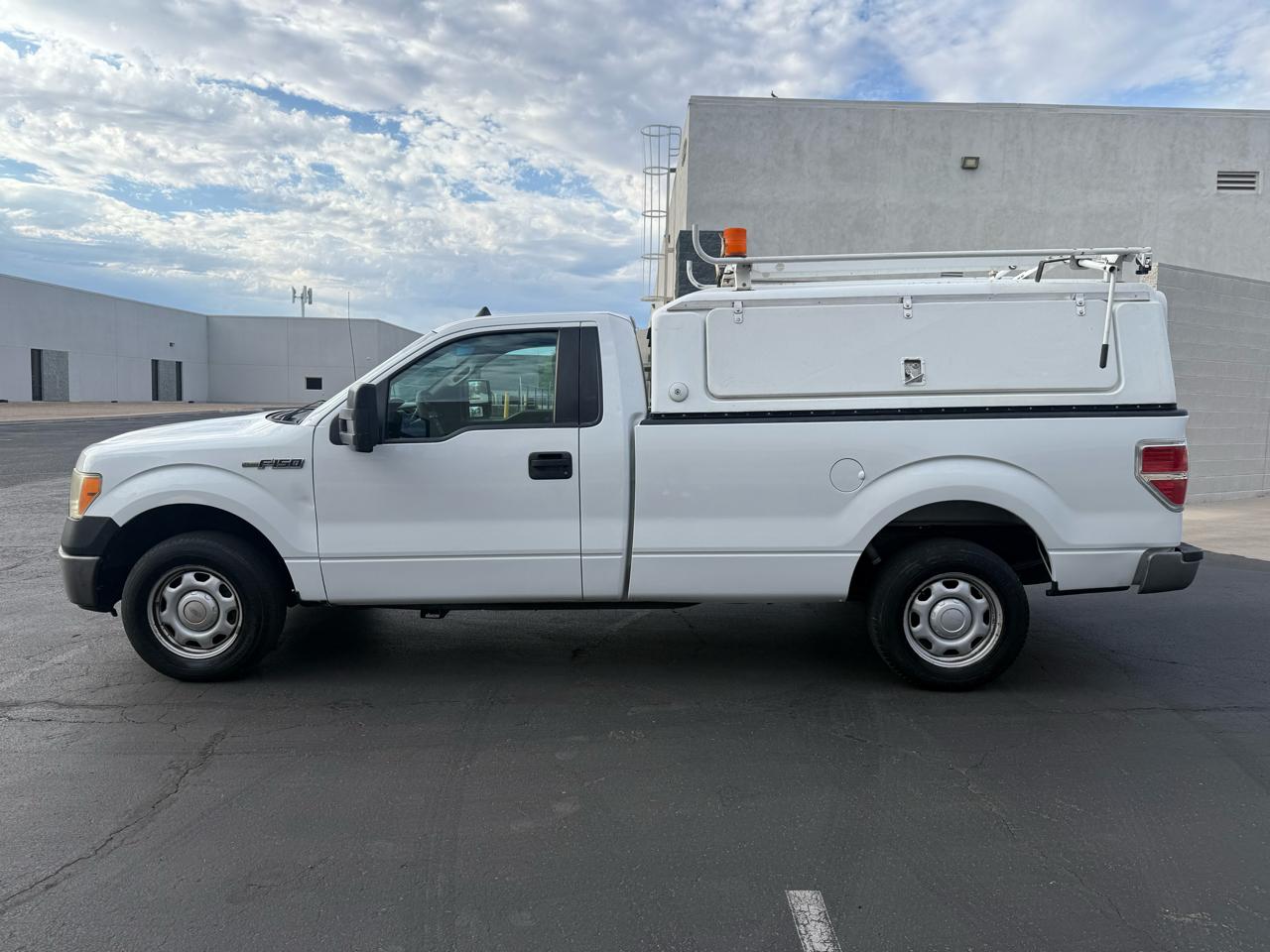 Ford F-150 2WD Reg Cab 145" XL 2011