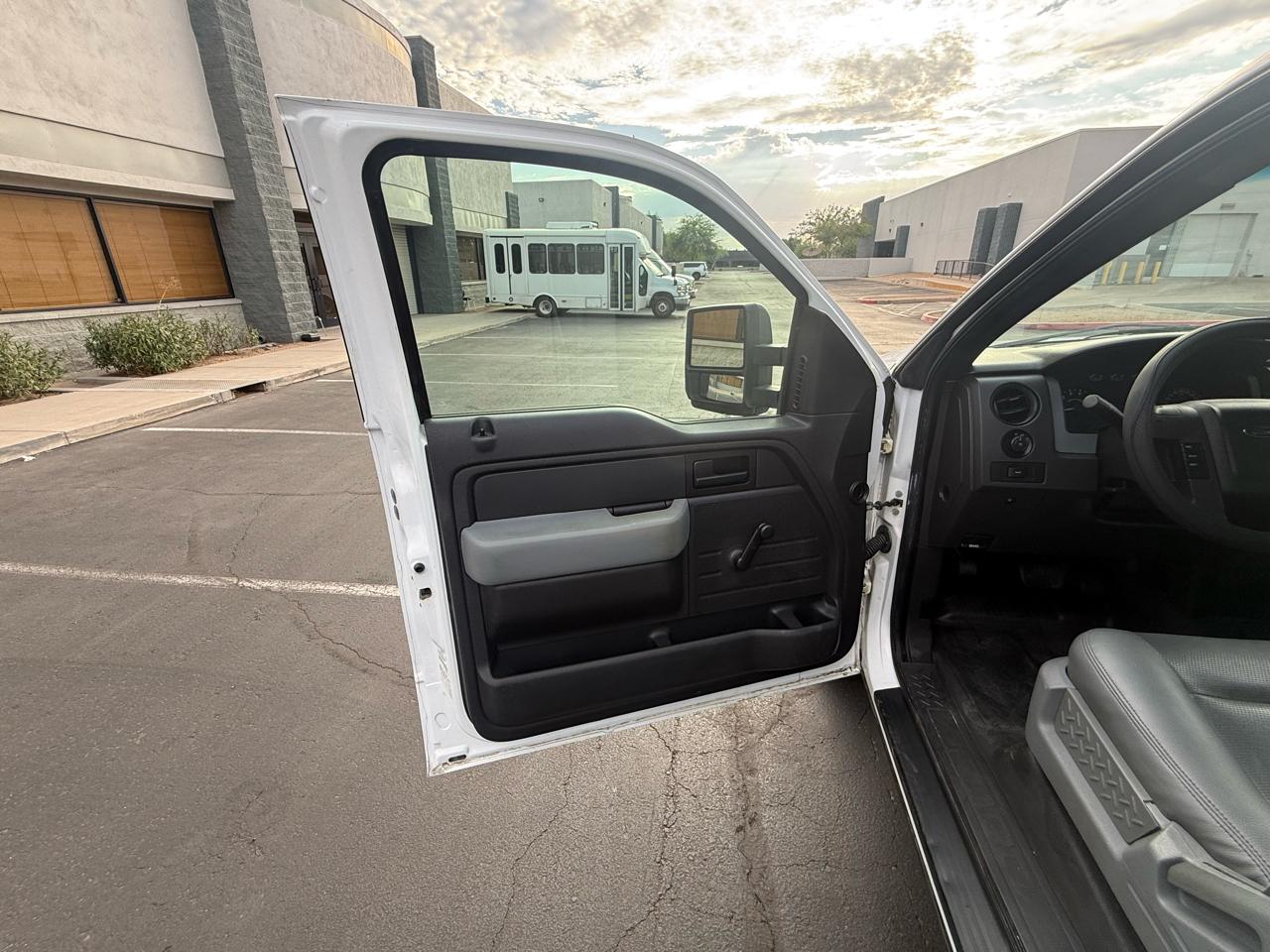 Ford F-150 2WD Reg Cab 145" XL 2011