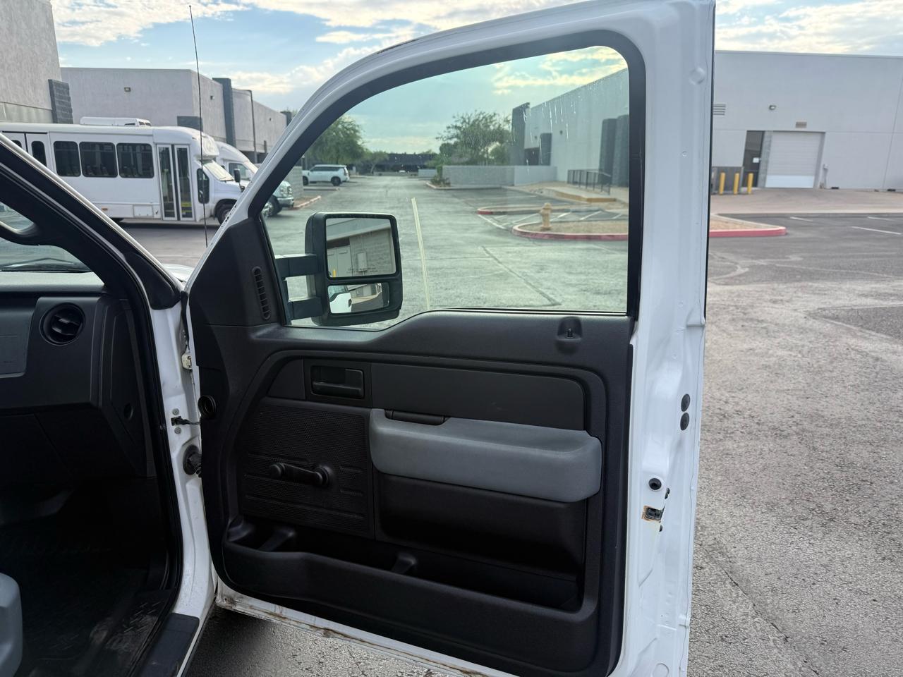 Ford F-150 2WD Reg Cab 145" XL 2011