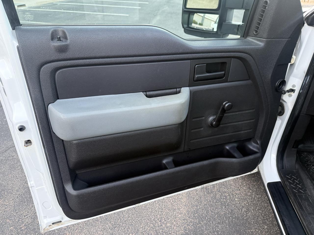 Ford F-150 2WD Reg Cab 145" XL 2011