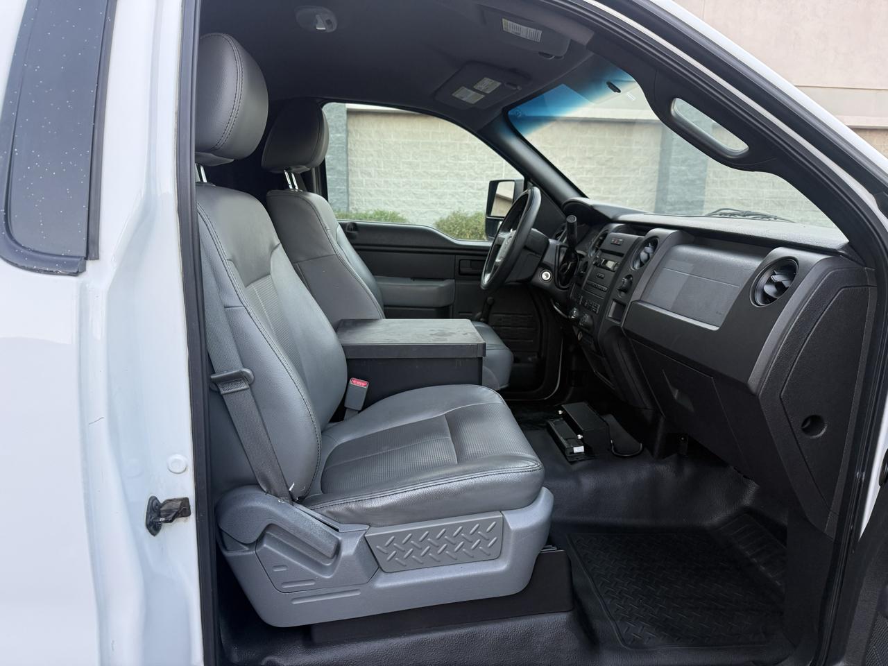Ford F-150 2WD Reg Cab 145" XL 2011