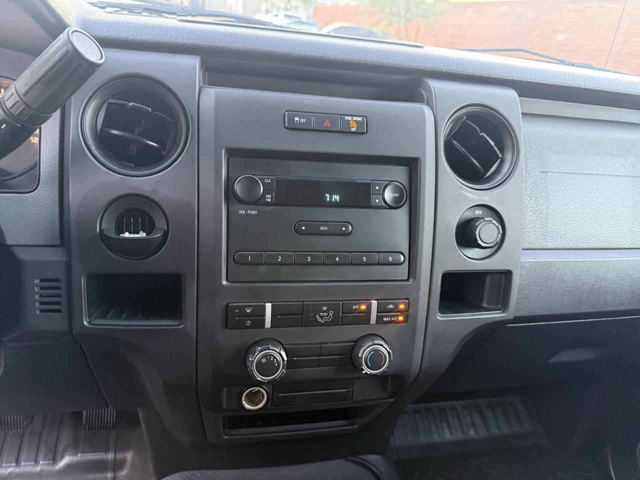 Ford F-150 2WD Reg Cab 145" XL 2011
