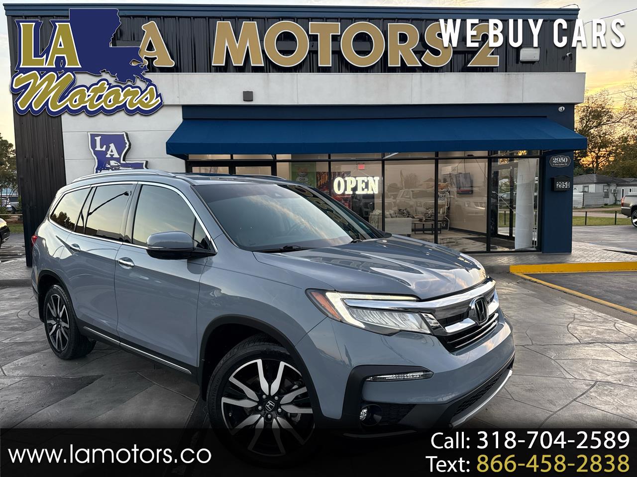 2022 Honda Pilot Touring w/Rear Captains Chairs