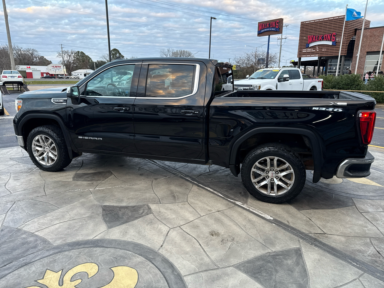 GMC Sierra 1500 4WD Crew Cab 147" SLE 2020