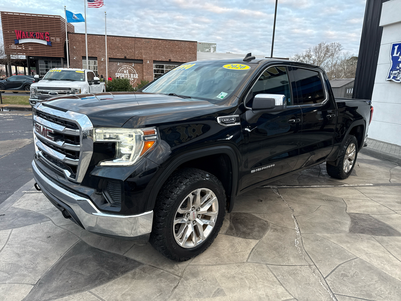 GMC Sierra 1500 4WD Crew Cab 147" SLE 2020