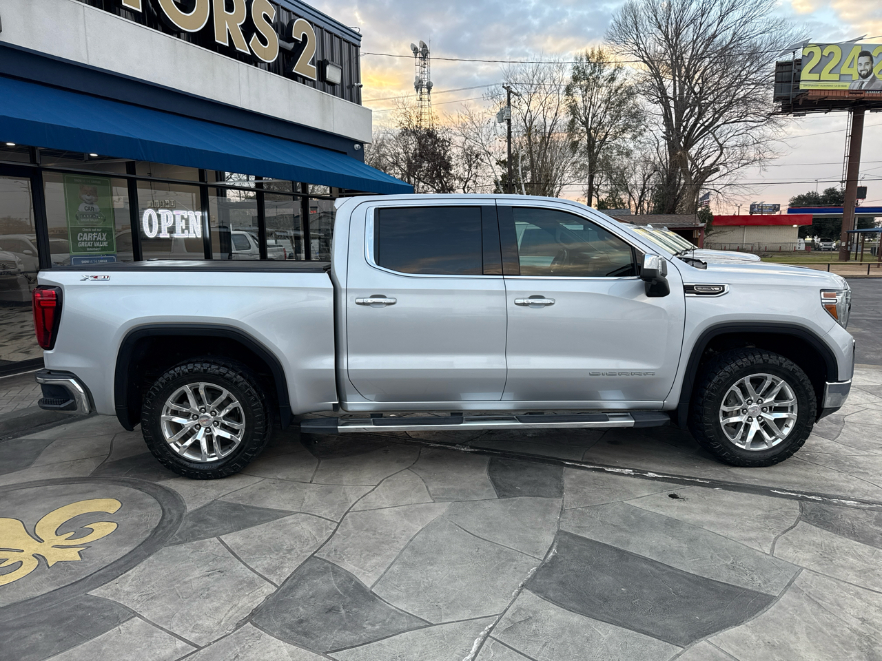 GMC Sierra 1500 4WD Crew Cab 153.0" SLT 2019