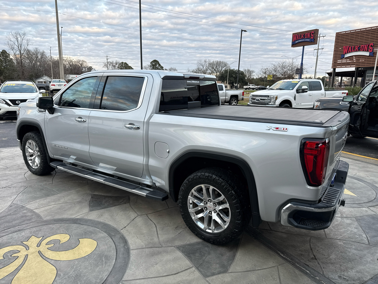 GMC Sierra 1500 4WD Crew Cab 153.0" SLT 2019