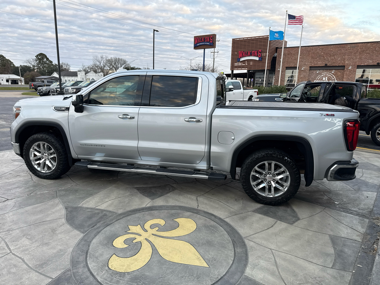 GMC Sierra 1500 4WD Crew Cab 153.0" SLT 2019
