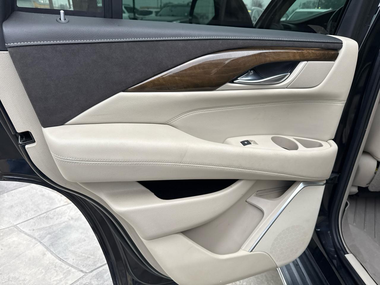 Cadillac Escalade Standard 2WD 2020