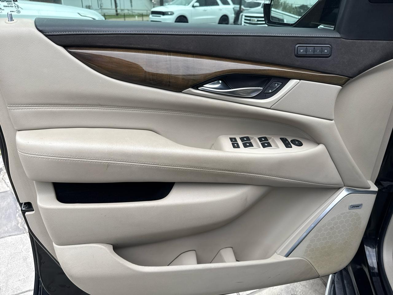 Cadillac Escalade Standard 2WD 2020