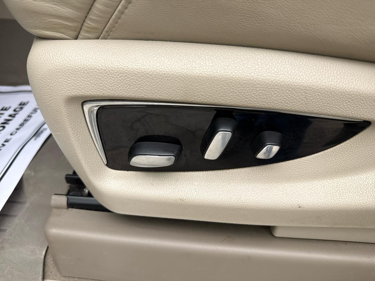 Cadillac Escalade Standard 2WD 2020