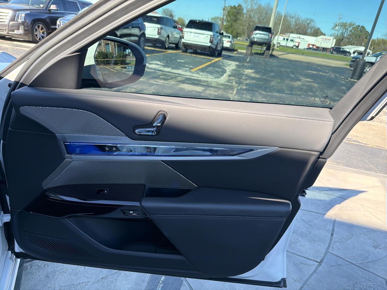 BMW 7-Series 740i 2023